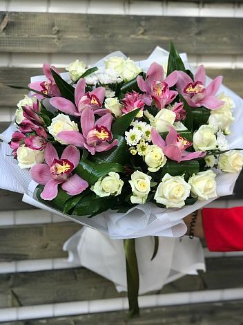 Букет цветов из: Розы и Хризантемы в Княжево