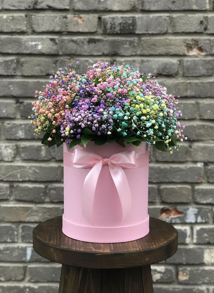 Цветочная композиция из Гипсофила и Розы в шляпной коробке в Княжево
