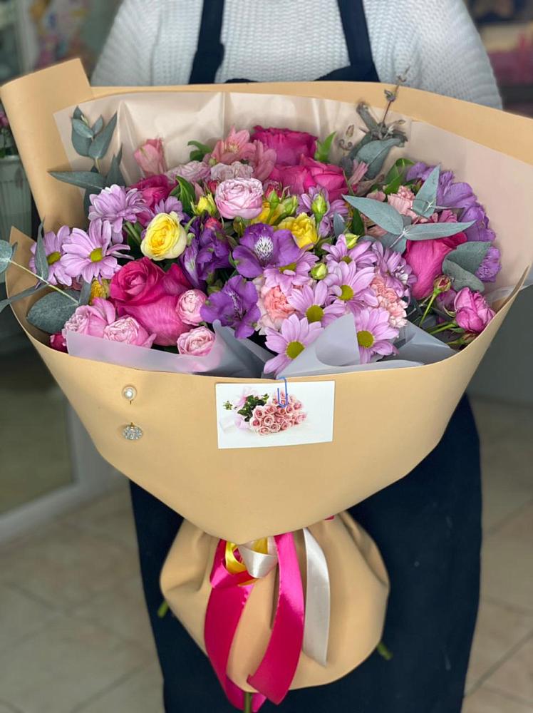 Букет цветов из: Хризантемы, Гвоздики и Альстромерии в Княжево