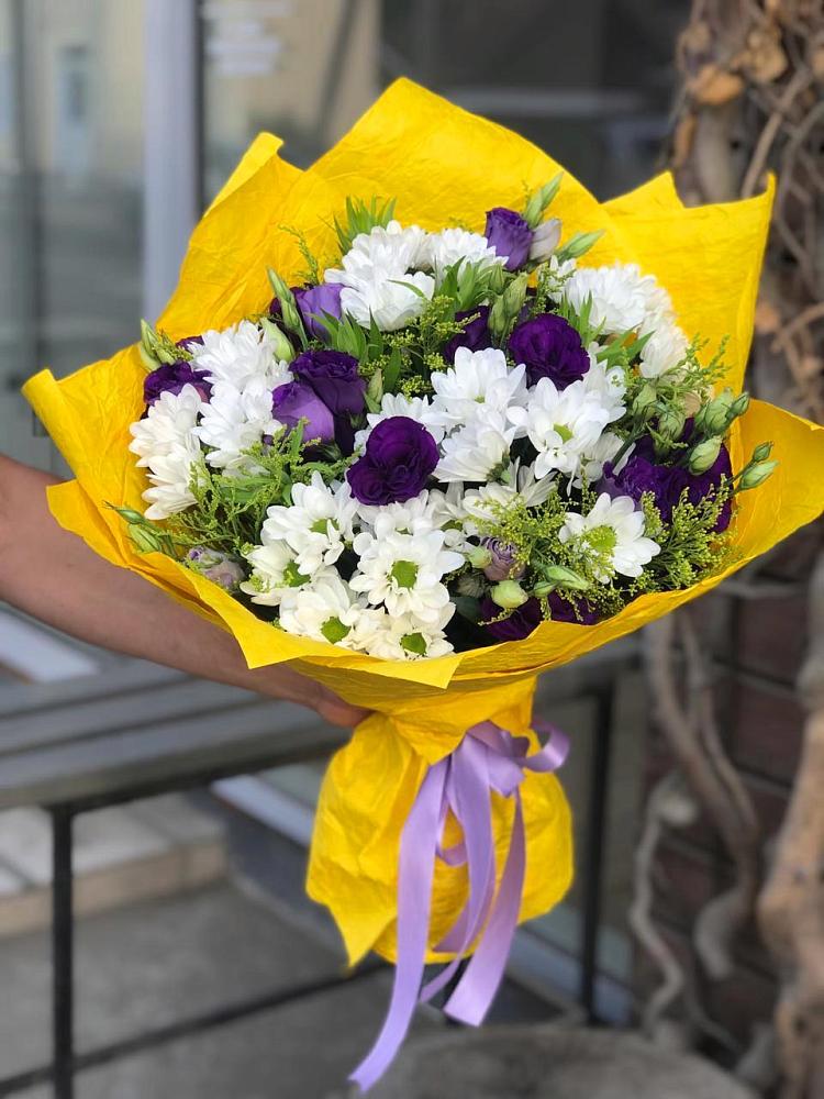 Букет цветов из: Ирисы, Хризантемы и Ромашки в Княжево