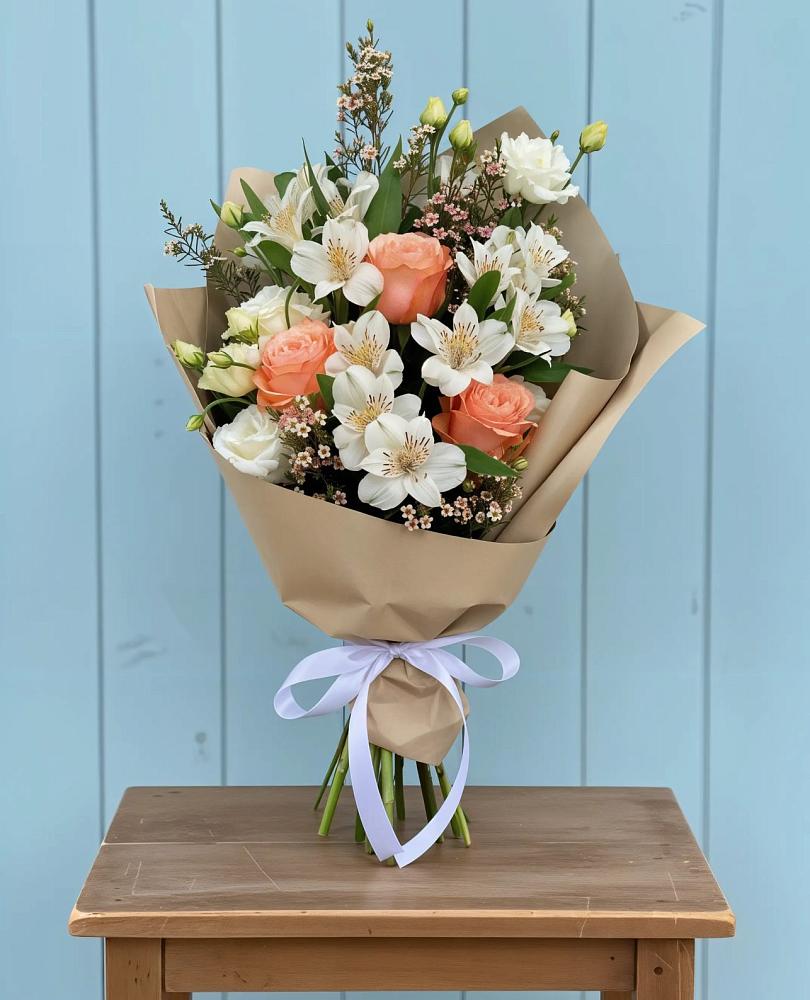 Букет цветов из: Альстромерии, Лизиантусы, Розы и Хризантемы в Княжево